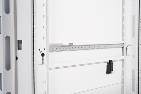 Image de APC NetShelter SX 42U Rack autonome Blanc (AR3100W)