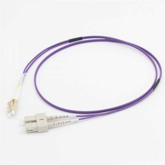 Image de C2G 2 M CORDON DE RACCORDEMENT FIBRE OPTIQUE LC/SC OM4 LSZH - VIOLET (81760)