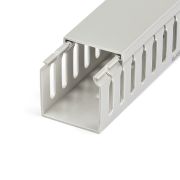Image de StarTech.com Chemin de Câbles PVC avec Couvercle - 50mm W x 50mm H - Longueur 2m - Slots Parallels 8mm, Goulotte Cache Câble Murale Câble Réseau PVC, max. 20 câbles, Homologué ... (CBMWD5050)