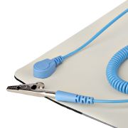 Image de StarTech.com Tapis Antistatique ESD - Tapis de Bureau ESD Universel - Sous-couche pour Réparation d'Appareils Électroniques - Tapis de Travail avec Câble de Mise à la ... (LG-ANTI-STATIC-MAT)