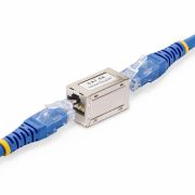 Image de StarTech.com Coupleur RJ45 Blindé, Coupleur en Ligne Cat6a, Coupleur RJ45 Femelle vers Femelle (F/F) Brochage T568B, Extension de Câble Ethernet Blindé (IN-CAT6A-COUPLER-S1)