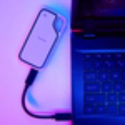 Image de SanDisk Disque SSD 2 To, 1 000 Mo/s, USB 3.2 Gen 2, 0 à 45 °C, IP65, Blanc, 100.8 mm x 52.55 mm x 9.6 mm, 69.4 g (SDSSDE62P-2T00-G25)