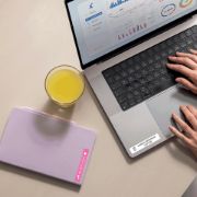 Image de Brother – Ruban adhésif Brotherblanc sur rose, 12 mm de large, non laminé (BTAG-P35)