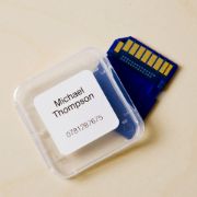 Image de Brother - Rouleau d'étiquettes original – Noir sur blanc, 23 x 23 mm (DK-11221)