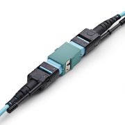 Image de StarTech.com Coupleur MPO/MTP, Coupleur Fibre Optique Multimode OM3/OM4 MPO, Clé Vers le Haut/Clé vers le Bas, Coupleur Fibre Optique MPO/MTP-PC pour Panneaux de Brassa ... (MPOSMAPCAQCOUPLER)