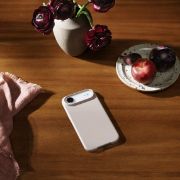 Image de Apple Coque Beats avec MagSafe et Commande de l’appareil photo pour iPhone Air - Gris gypse - Citron vert,Couleur de la pierre (MGJU4LL/A)