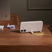 Image de Apple Coque Beats Kickstand avec MagSafe et Commande de l’appareil photo pour iPhone 17 - Gris gypse - Citron vert,Couleur de la pierre (MGTL4LL/A)
