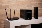 Image de APC Easy UPS BVX - onduleur line-interactive - 2200VA, 230V - Prises Schuko (BVX2200LI-GR)