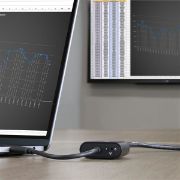Image de StarTech.com Adaptateur USB-C vers VGA avec switch pour mode Présentateur - 1920x1200 (CDP2VGASA)