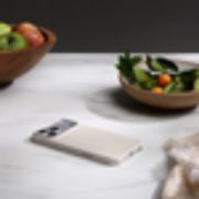 Image de Apple Coque Beats avec MagSafe et Commande de l’appareil photo pour iPhone 17 Pro Max - Gris gypse - Citron vert, Couleur de la pierre (MGJE4LL/A)