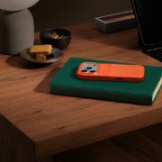 Image de Apple Coque Beats Rugged avec MagSafe et Commande de l’appareil photo pour iPhone 17 Pro - Orange Sierra (MGJQ4LL/A)