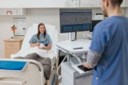 Image de Ergotron StyleView EMR Cart with LCD Pivot, LiFe Powered, EU Chariots et supports multimédias - Aluminium,Gris,Blanc (SV42-6302-2)
