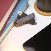 Image de SanDisk 2 To, 900/1000 Mo/s, USB-C/USB-A, USB 3.2 Gen 2, 0-45 °C, Noir, 80 x 18.4 x 10.7 mm, 0.033 kg Clé USB (SDDDE1-2T00-G46)