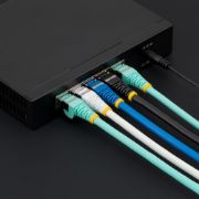 Image de StarTech.com Câble Ethernet CAT6a 5m - Low Smoke Zero Halogen (LSZH) - 10 Gigabit 500MHz 100W PoE RJ45 S/FTP Cordon de Raccordement Réseau Snagless Noir avec Décharge ... (NLBK-5M-CAT6A-PATCH)